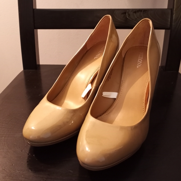 Merona beige neutral high-heeled shoes - Picture 3 of 6